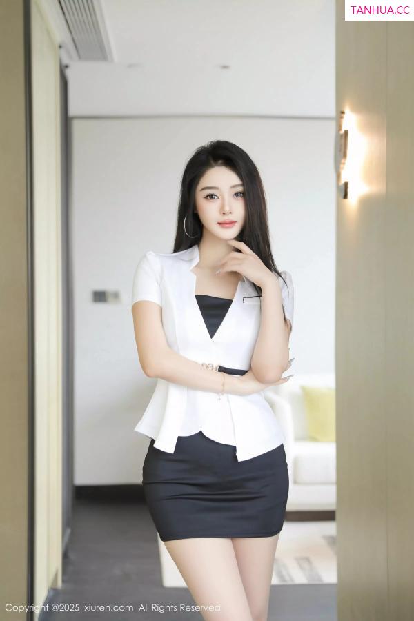   [XiuRen]高清写真图 2025.05.23 No.10321 Candy糖糖 白色OL第2张图片